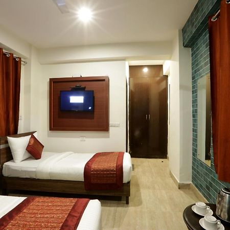 Hotel Airport Star New Delhi Exteriör bild